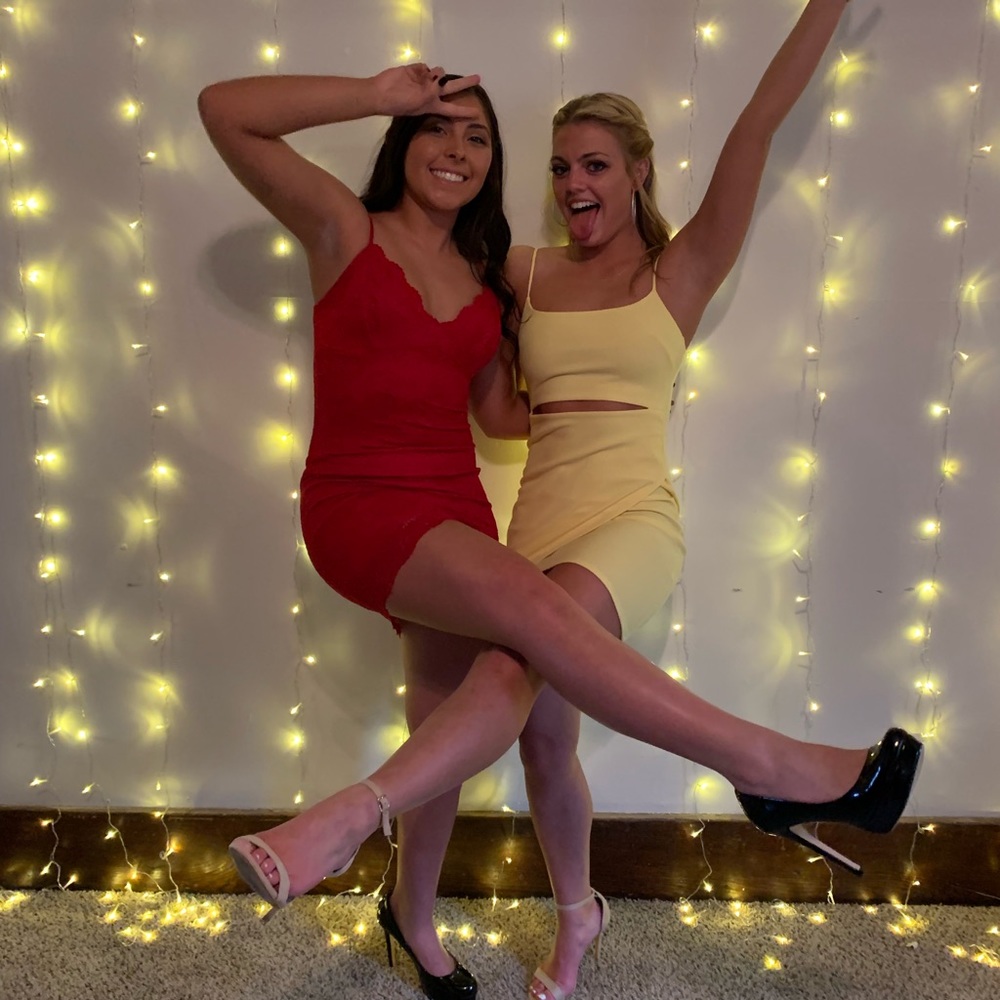 Red Dress - Picture 4 of 6